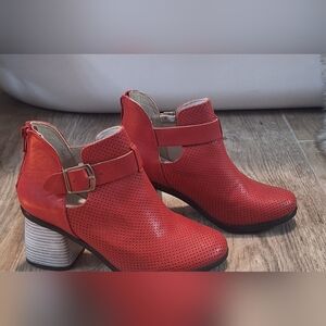 Girotti Women's Red Perforated Ankle Boots Sz. 37